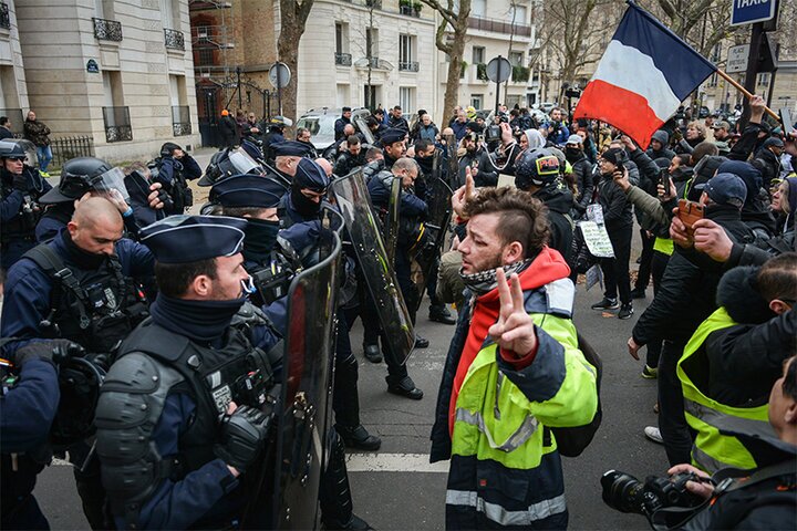 ویدئو| حمله نیروهای لباس شخصی به معترضان فرانسوی