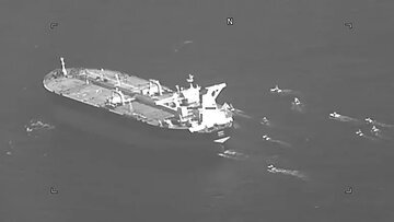 نفتکش آمریکایی در محاصره قایق‌های سپاه توقیف شد