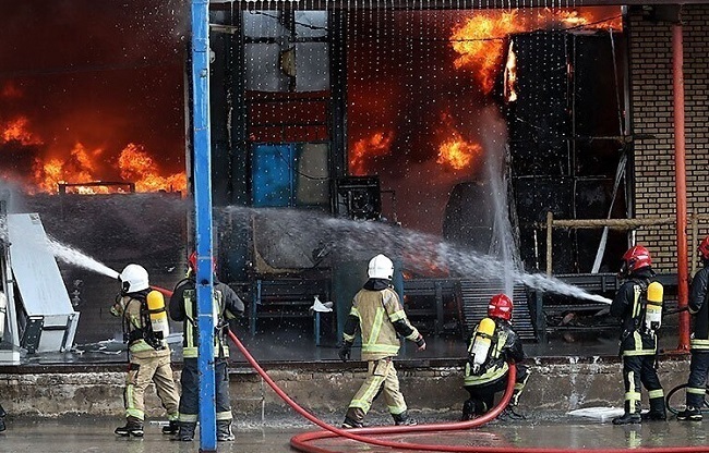 ویدئو| آتش‌سوزی گسترده در گمرک/ اعزام ماموران ۵ ایستگاه آتش‌نشانی به محل حادثه