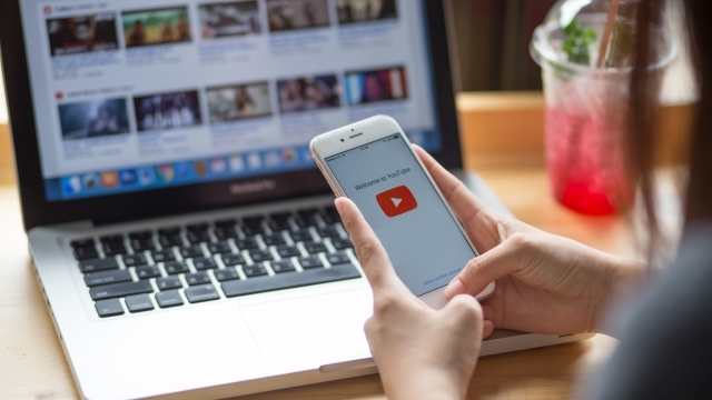 تحقیق موسسه استرالیایی درباره آسیب یوتیوپ بر روابط اجتماعی