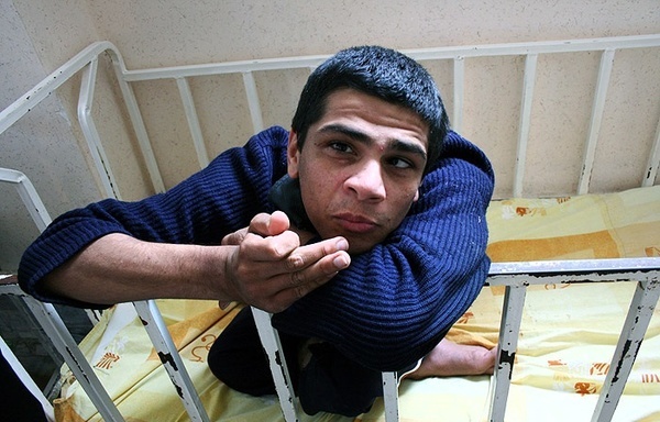 ماجرای ضرب‌وجرح معلولان ذهنی در کمپ بوشهر چیست؟ +عکس