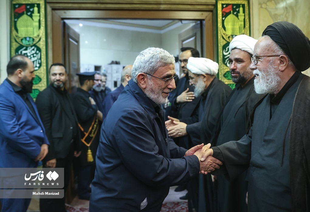 عکس| حضور سردار قاآنی در یک مجلس ختم در تهران