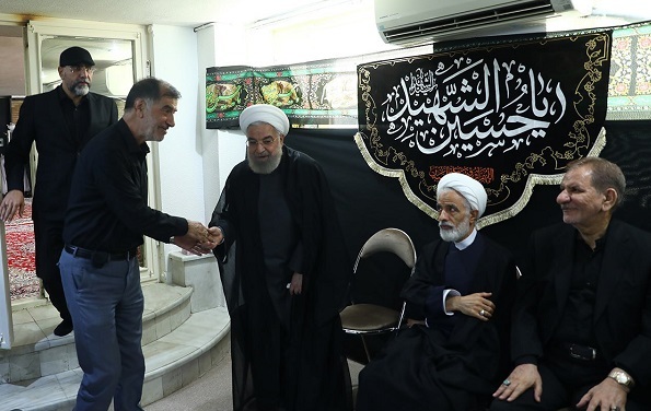 حضور باهنر در روضه منزل حسن روحانی! +عکس